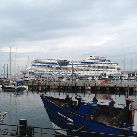 Exclusive Fewo In Warnemuende, 150M To The Beach, 2 Bathrooms, 2 Bedrooms, Sauna, Wifi And Much More. Rostock Exteriör bild