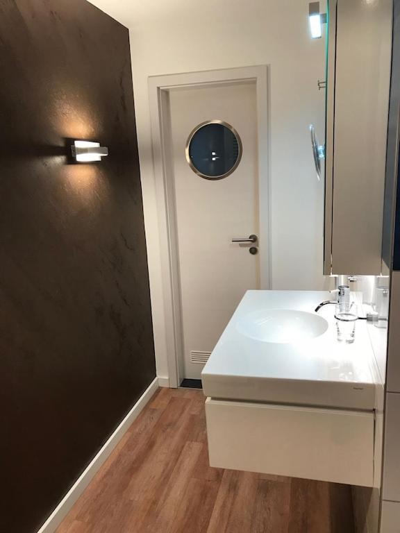 Exclusive Fewo In Warnemuende, 150M To The Beach, 2 Bathrooms, 2 Bedrooms, Sauna, Wifi And Much More. Rostock Exteriör bild
