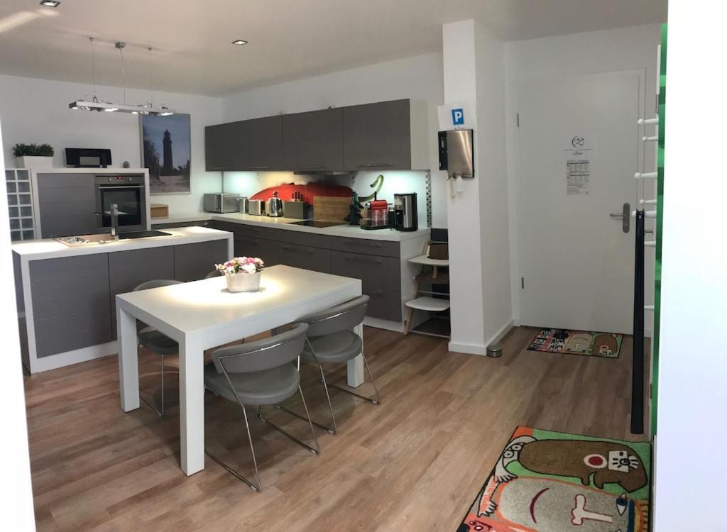 Exclusive Fewo In Warnemuende, 150M To The Beach, 2 Bathrooms, 2 Bedrooms, Sauna, Wifi And Much More. Rostock Exteriör bild